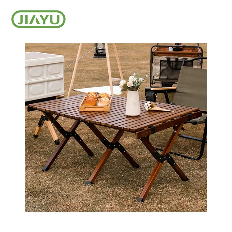 Table de camping de randonnée à la pêche